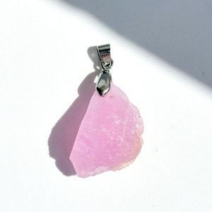 ピンクアラゴナイト チャーム04◇ Pink Aragonite Charm ◇天然石・アクセサリーパーツ・鉱物・パワーストーン・インテリア