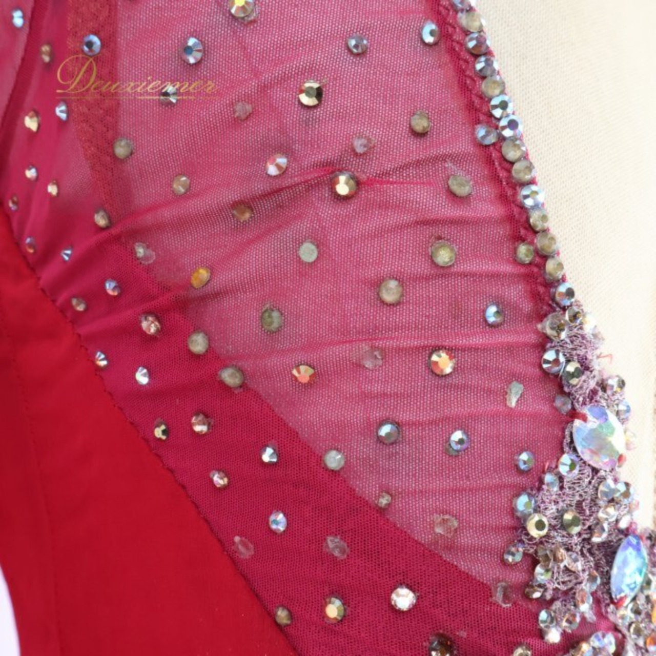 社交ダンス 衣装 スタンダードドレス ワンピース ドレス レッド系 シルバー系 赤 フロート レース デモ 競技 ダンス パーティ 発表会 落ち感 高級感 上品 社交ダンスワンピース レディース 社交ダンスドレス デモンストレーション ビジュー ラインストーン フロートレース ワンピースドレス ラグジュアリー 大人可愛い 華やか フェミニン 演技衣装 舞台衣装 発表会衣装