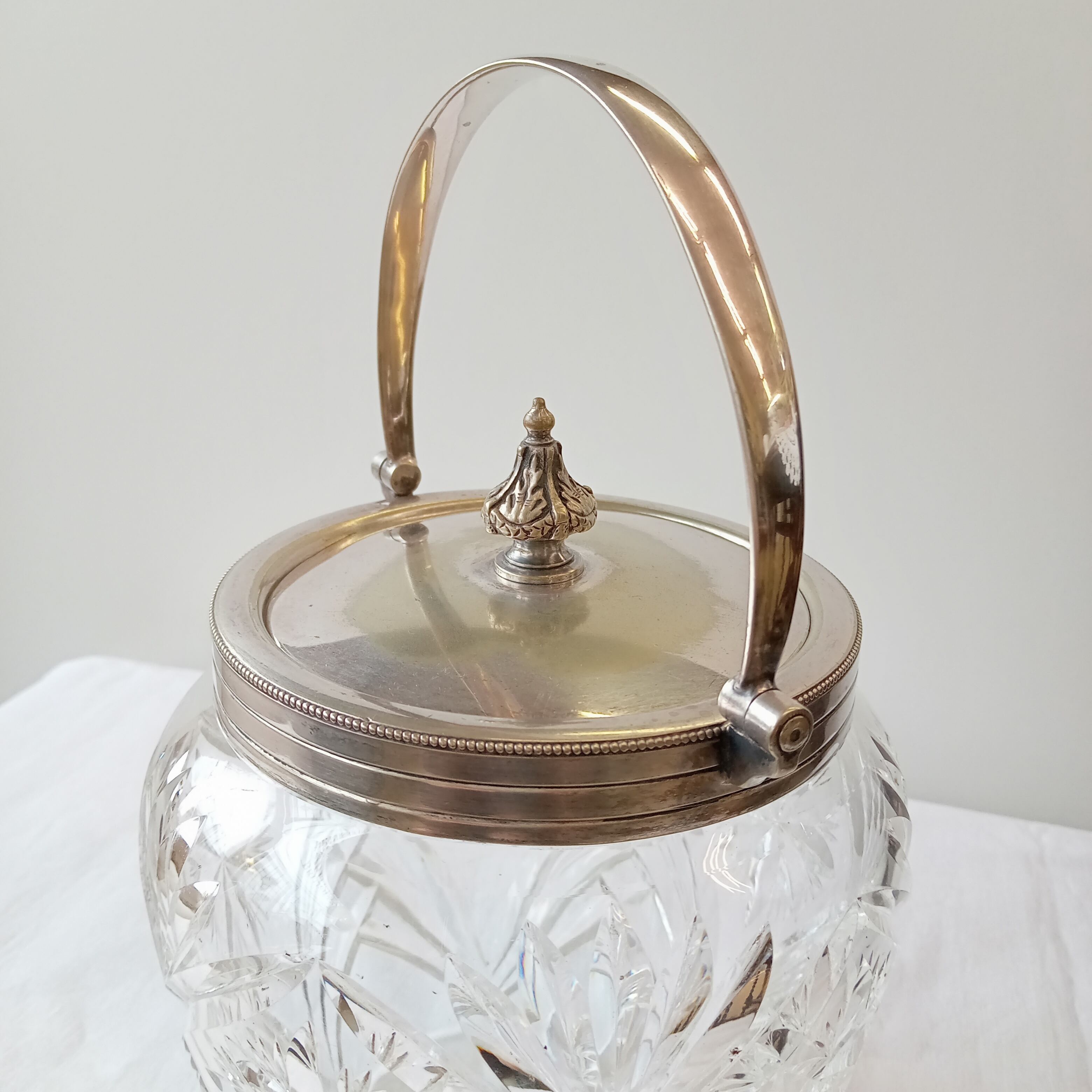 ビスケットバロー ガラスのキャニスター 持ち手付き ガラスの容器 英国