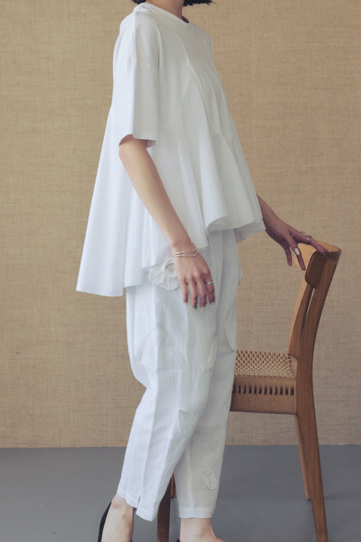 AAYUSHI ペプラムラッフルTシャツ 大草直子さんご紹介アイテム 予約商品》〔SGN0921〕ペプラムラッフルTシャツ(大草直子さんご紹介