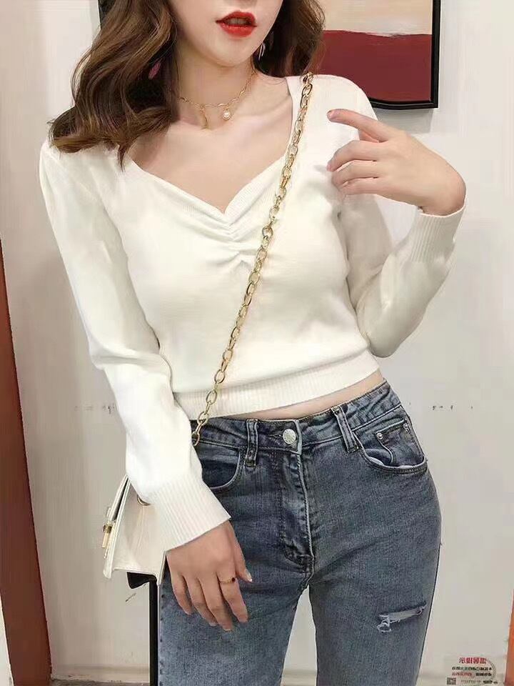 ペンタゴンネックトップス