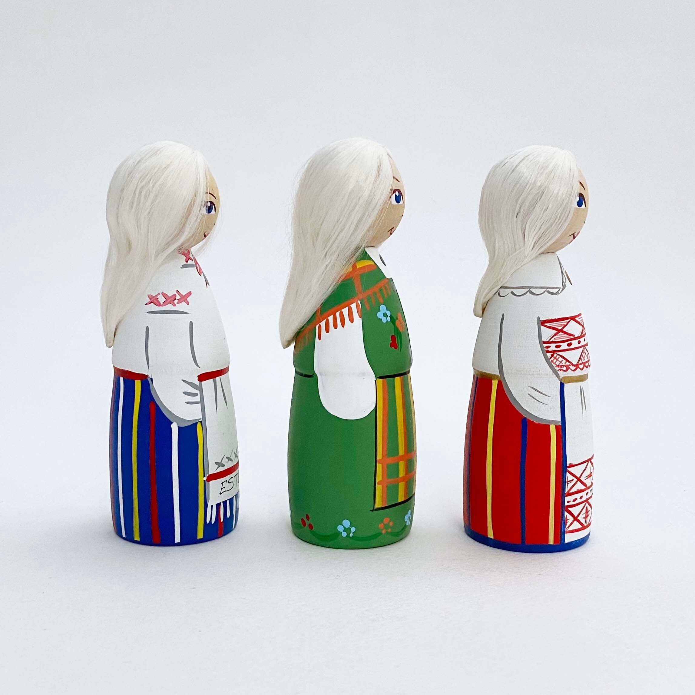 エストニアの民族こけし(女の子13cm)
