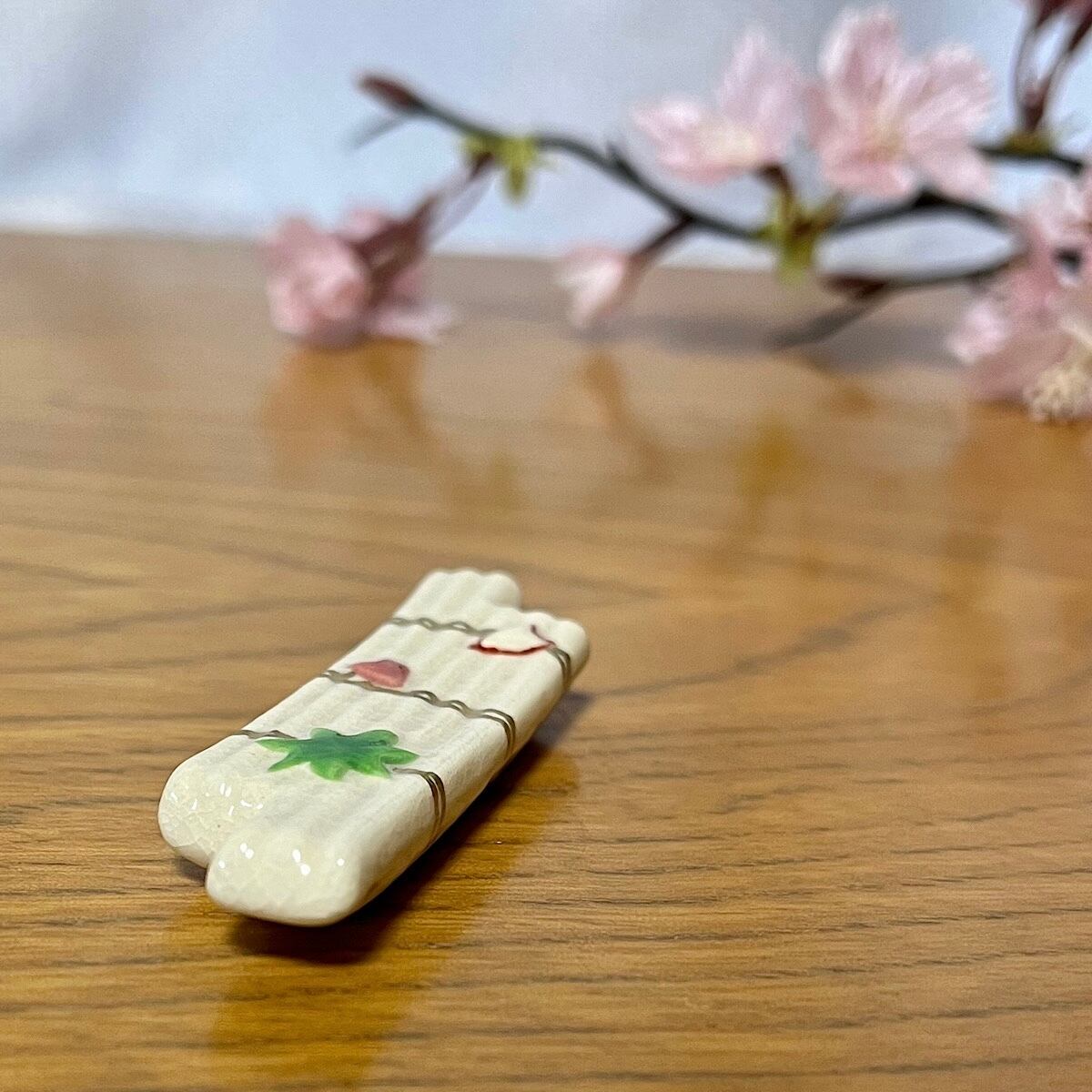 京焼清水焼】花筏（はないかだ）箸置き | ありく kyoto