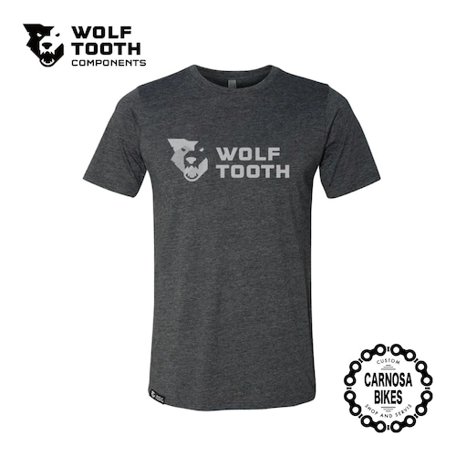 【WOLF TOOTH】Men’s Strata Logo T-Shirt  [メンズ ストラタロゴ ティーシャツ] Charcoal