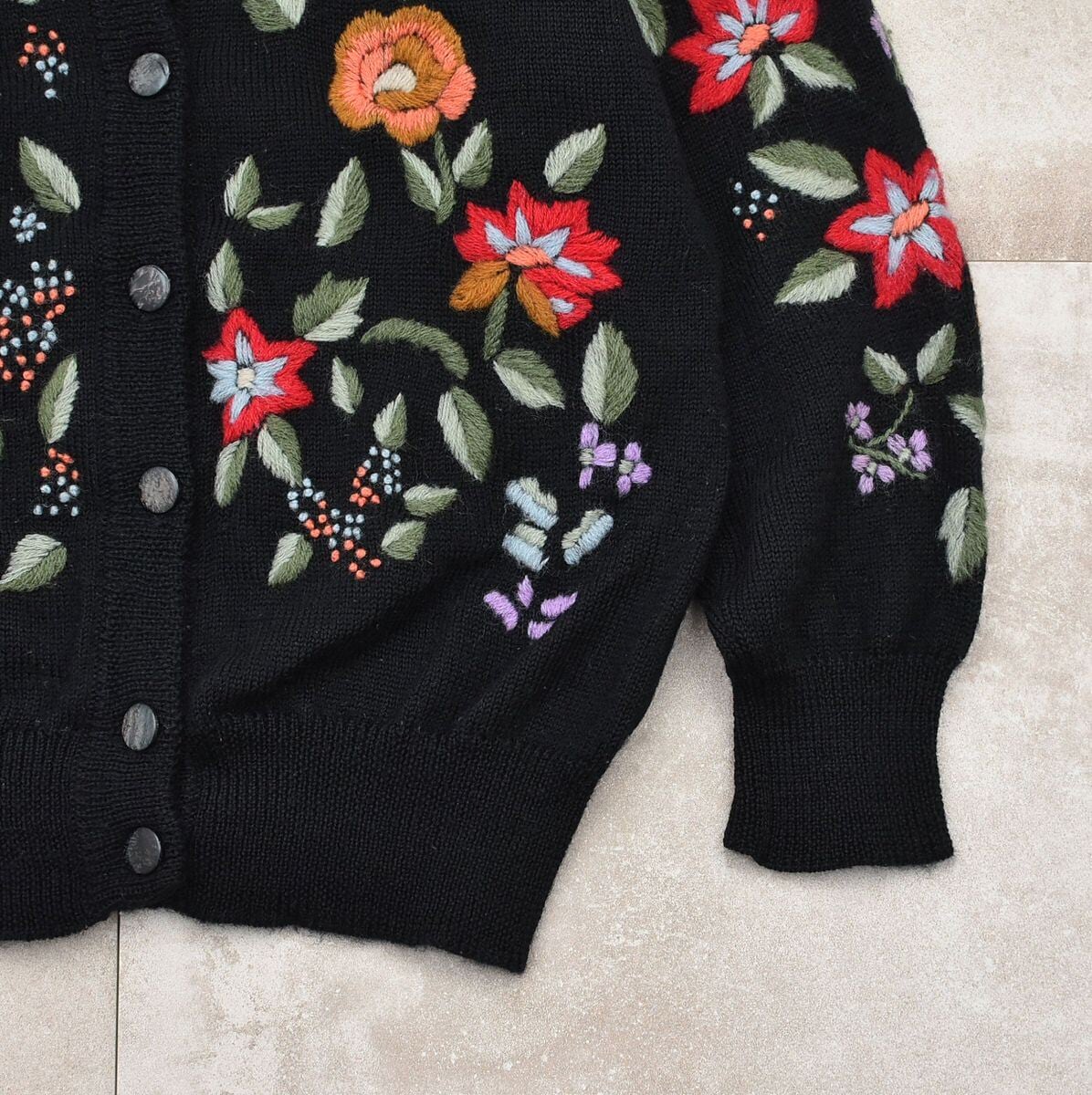 Flower embroidery wool knit cardigan カーデ | 古着屋 grin days