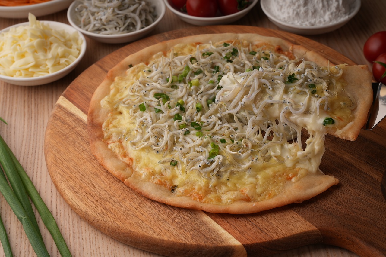 和田島産釜揚げしらす米粉ピザ（グルテンフリー）