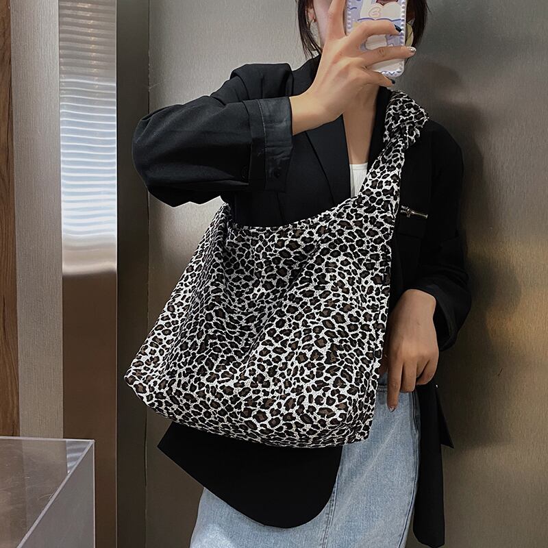 シンプルなレディース大容量バッグレディースバッグ2020新しい流行のファッションオールマッチショルダーバッグネットレッドクロスボディアンダーアームバッグ 手作りハンドバック70569257094