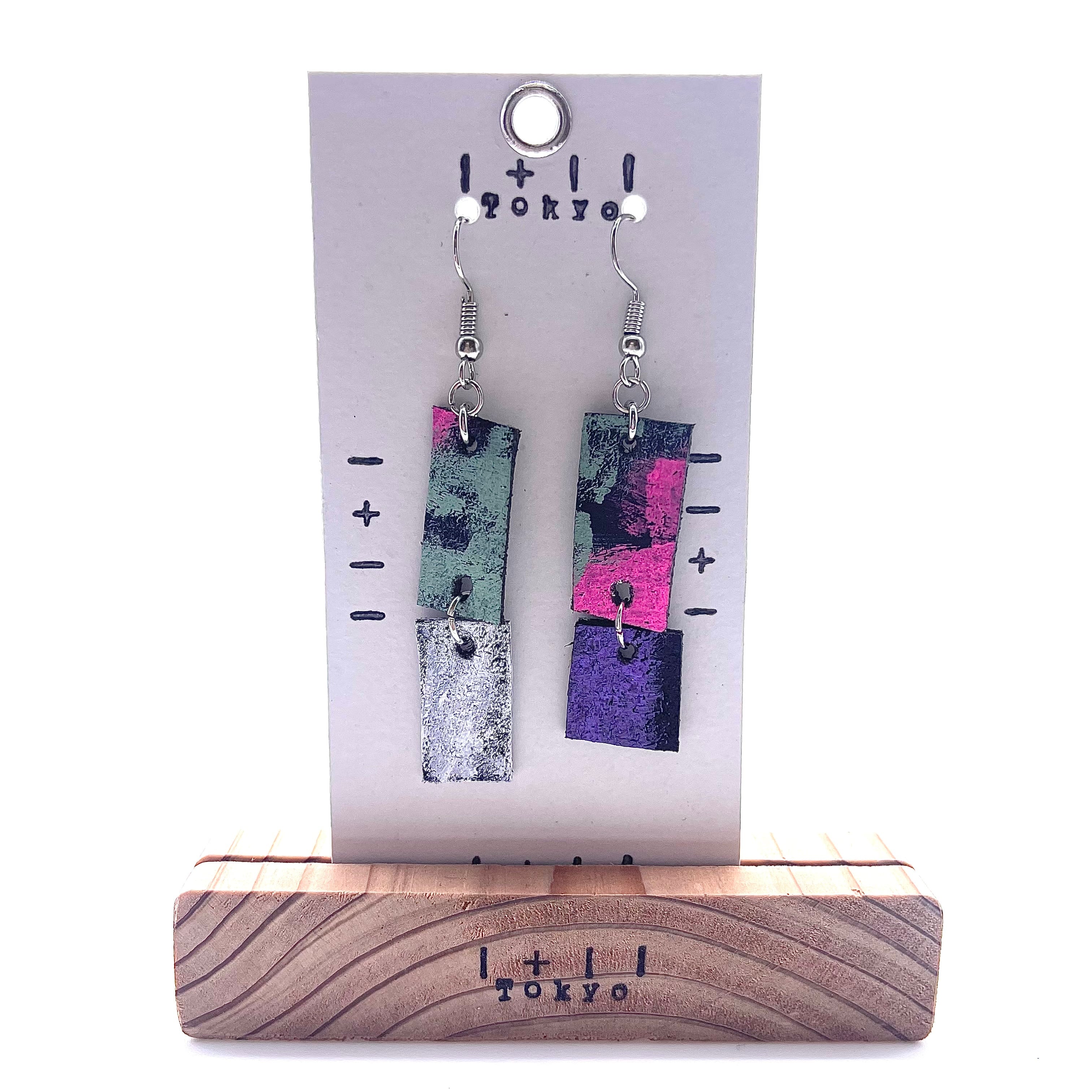 革ピアス　紫白緑ピンク　本革