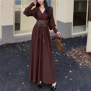 【送料無料】 ロングドレス 2色 衣装 オールインワン マキシ Aライン フレア プルオーバー 長袖 Vネック コルセット 飾り 装飾 エレガント 可愛い 大人可愛い きれいめ シンプル カジュアル シック コンサバ 華やか 大人 上品 おしゃれ お洒落 レトロ 主役級 こなれ感 高見え 無地 秋 30代 40代 レディース 女性用 お出かけ 女子会 お呼ばれ 休日 お茶会 入学式 入園式 結婚式 二次会 パーティ 演奏会 韓国系 体型カバー 存在感 ブラック ブラウン 大人カラー モノトーン