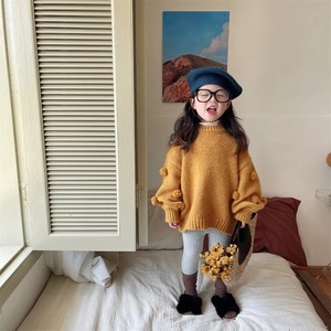 ポンポン付きニット