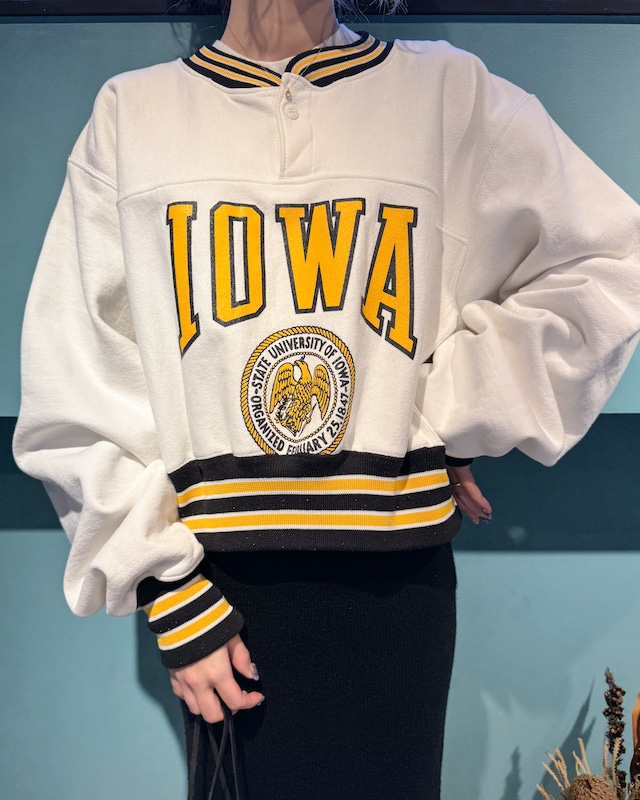 REMAKE COLLEGE SHORT SWEAT "IOWA"