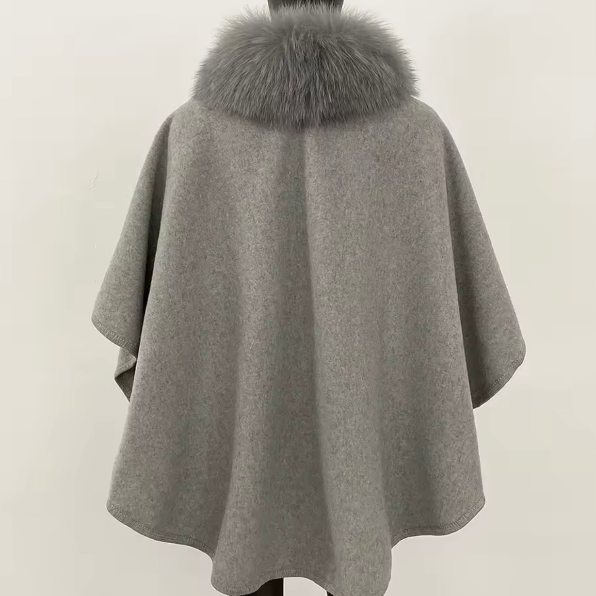 High-quality fur cape《 即日発送 》 | CLARA