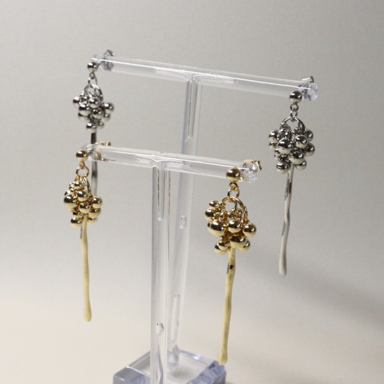 つぶつぶスティックピアス ニッケルフリーポスト 低アレルギー 耳元でゆらゆら揺れる bittersweet