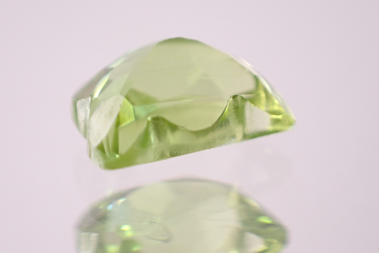 ペリドット(猫カット)　0.73ct　[D2-414]