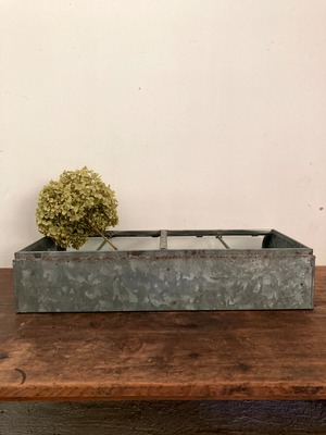 全面Rガラスのブリキ仕切りケース　(古家具)