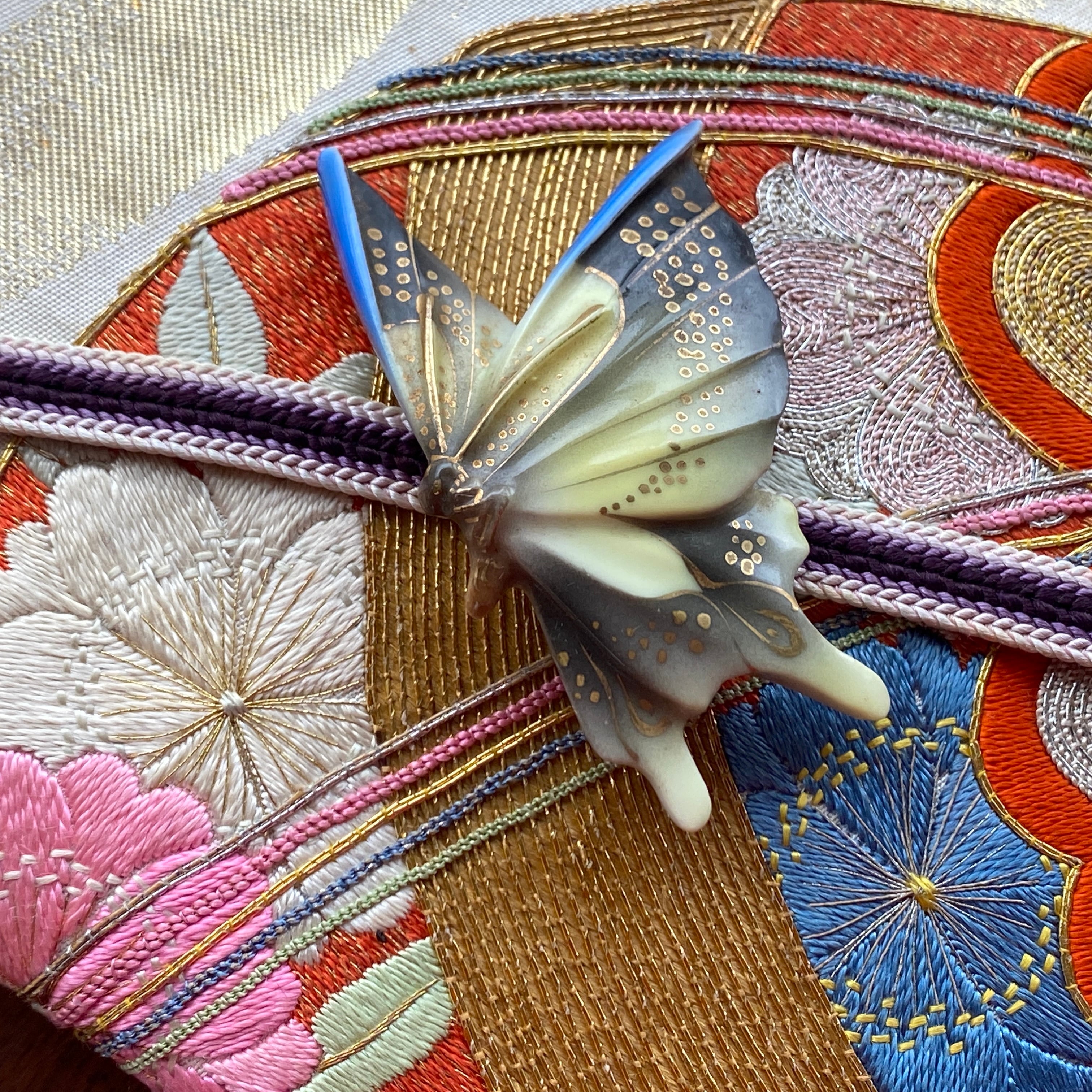 アンティーク　有田磁器　蝶々の帯留め