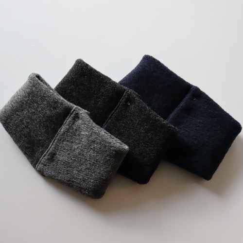 Nine Tailor " Drooping Neck Gaiter "