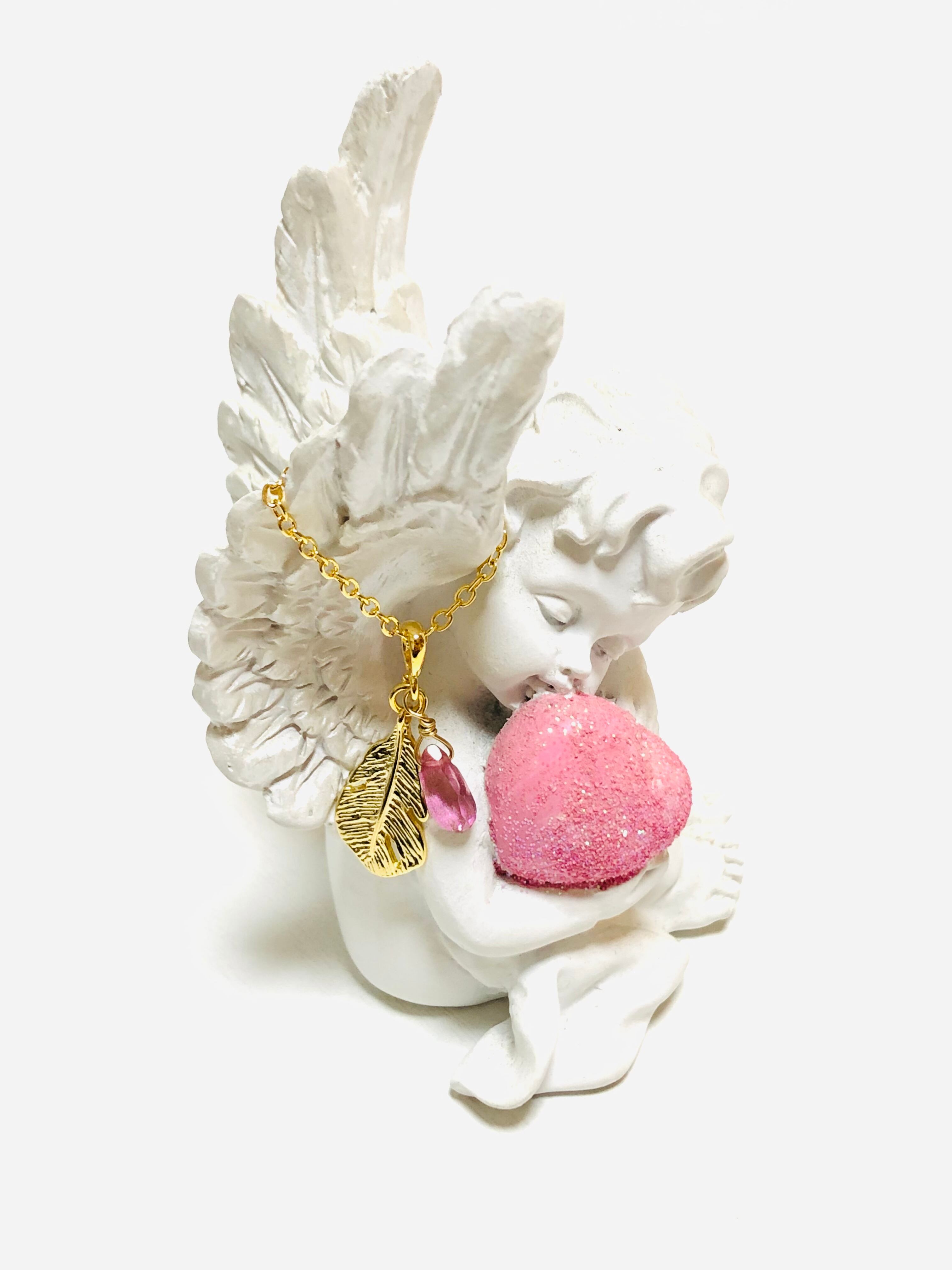 宝石質ピンクトパーズと羽根のネックレス