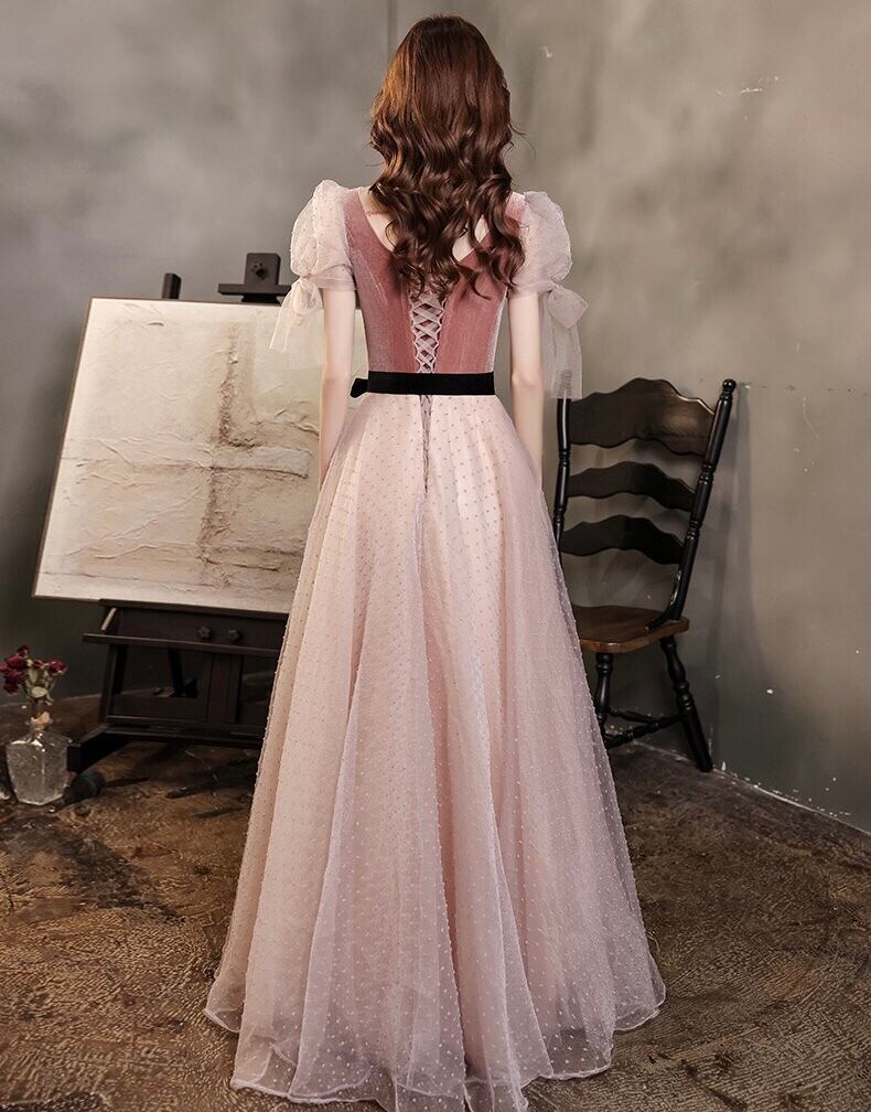 総スパンコールにパフスリーブのリボン付き イブニングドレス 総スパンコールにパフスリーブのリボン付き イブニングドレス