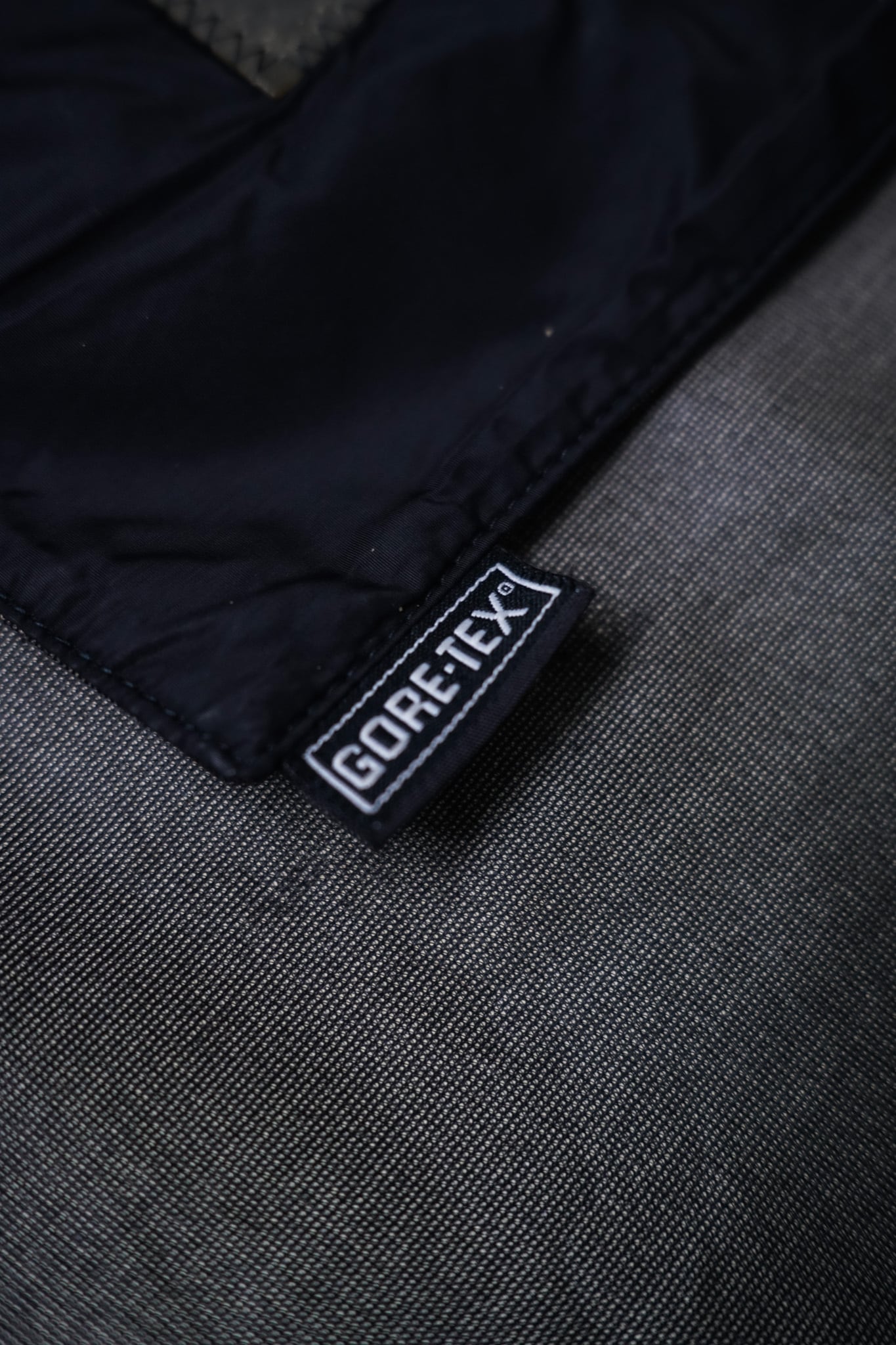 PRADA × GORE-TEX のダブルネーム＝高級感＋機能性 00's 