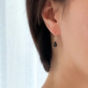 ✨8月誕生石✨ ブラックスピネル<ドロップカット>のピアス(K14GF)