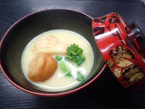 白味噌のお出汁と自家製胡麻豆腐