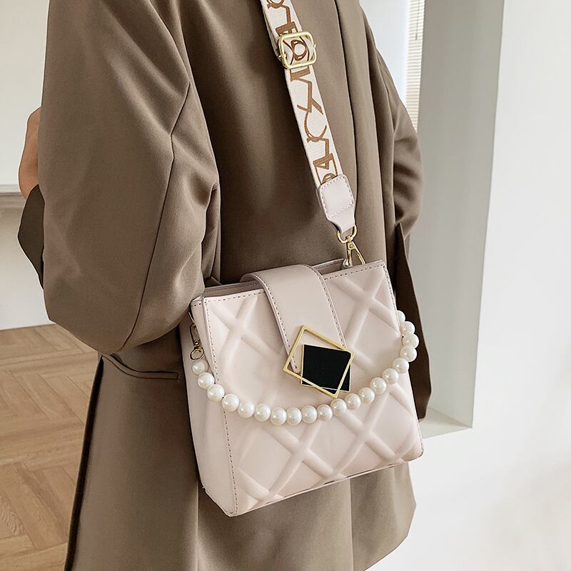 ホワイトサマーパールチェーン ショルダーバッグ 夏物 真珠 メッセンジャーバッグ Tiancai_Wing_Bag36749422693