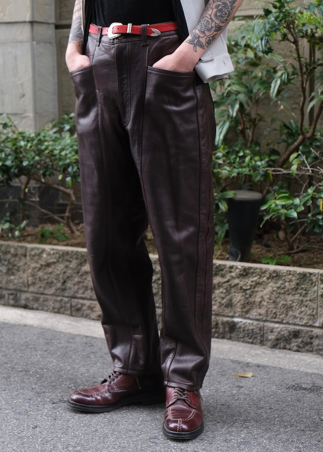 Cow leather tapered trousers