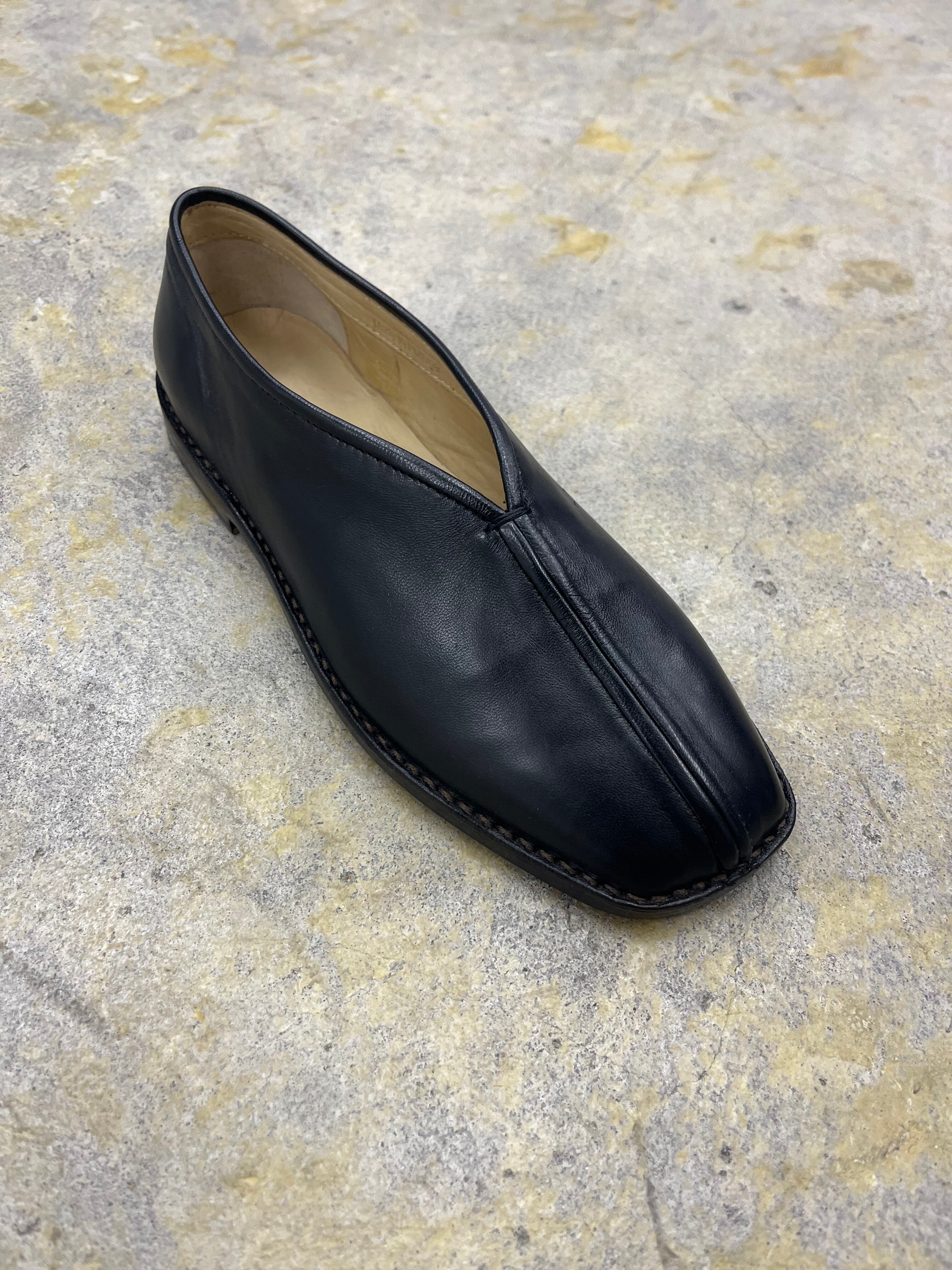 LEMAIRE | FLAT PIPED SLIPPERS | BLACK | HOWDAY