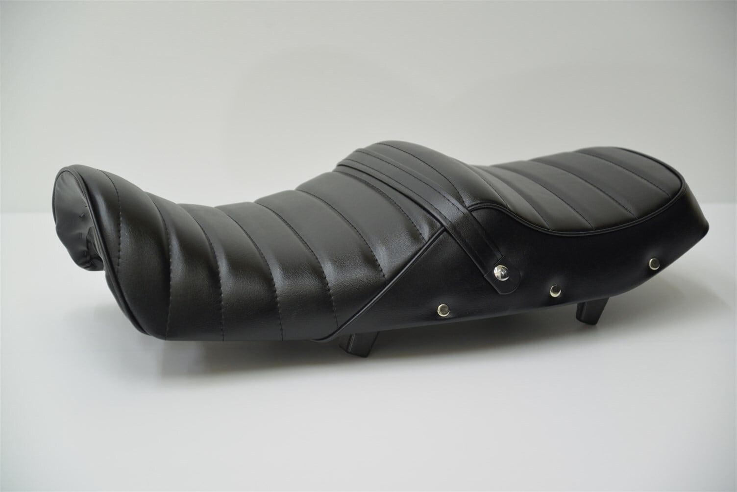 ＸＪＲ４００Ｒ　後期　茶ツートン　タックロールシート/②完成品 あんこ抜き Amazon | XJR400R 後期 鋲打ち 茶ツートン タックロール