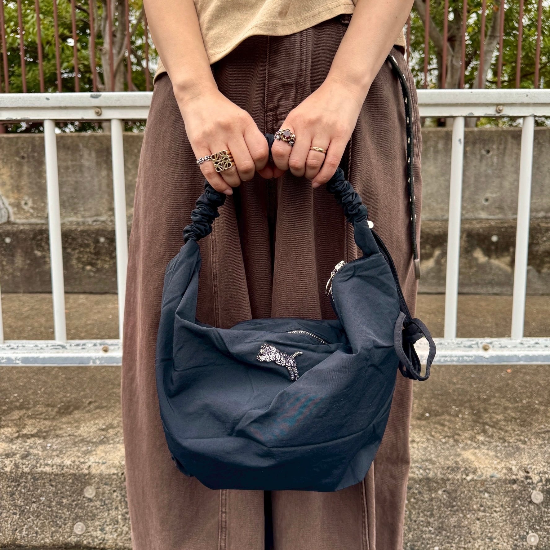 ラウンドショルダー 21c29ceb662425253ea80e646848ec