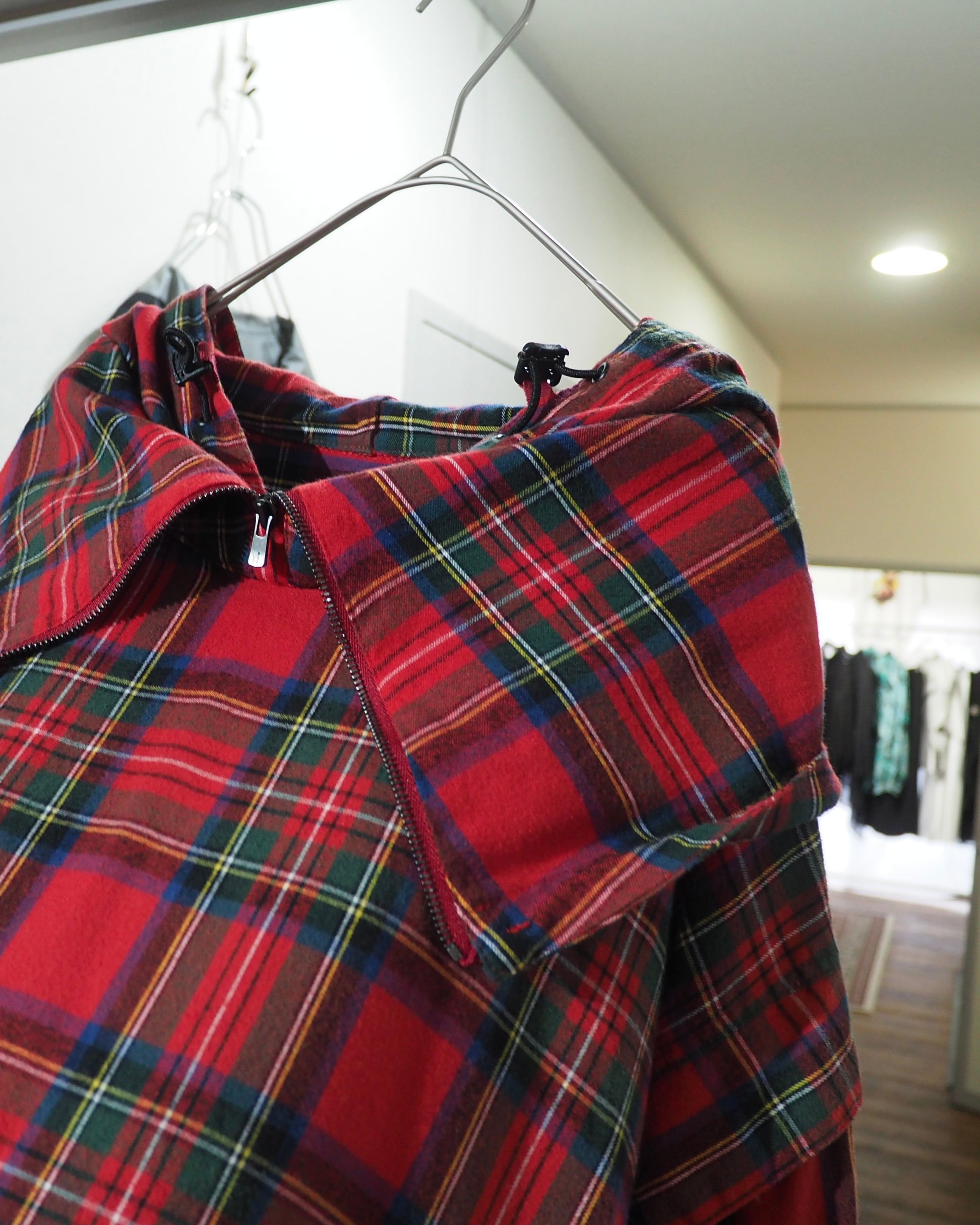 " Iroquois ‐ 変形 " Tartan check pattern Over silhouette Hoodie