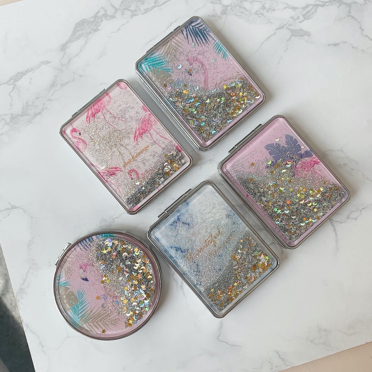 ミラー 鏡 手鏡 韓国 コンパクトミラー ハンドミラー 持ち歩きに便利 折りたたみ 小さめ 拡大鏡 卓上ミラー 化粧直し レディース かわいい キラキラフレークフラミンゴサークルコンパクトミラー セレクトショップオンリーユー