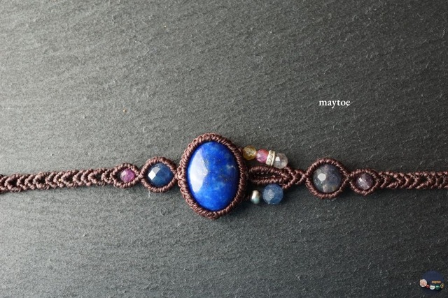 ラピスラズリ＆マルチカラーサファイアのマクラメブレスレット - 星空の旅 -