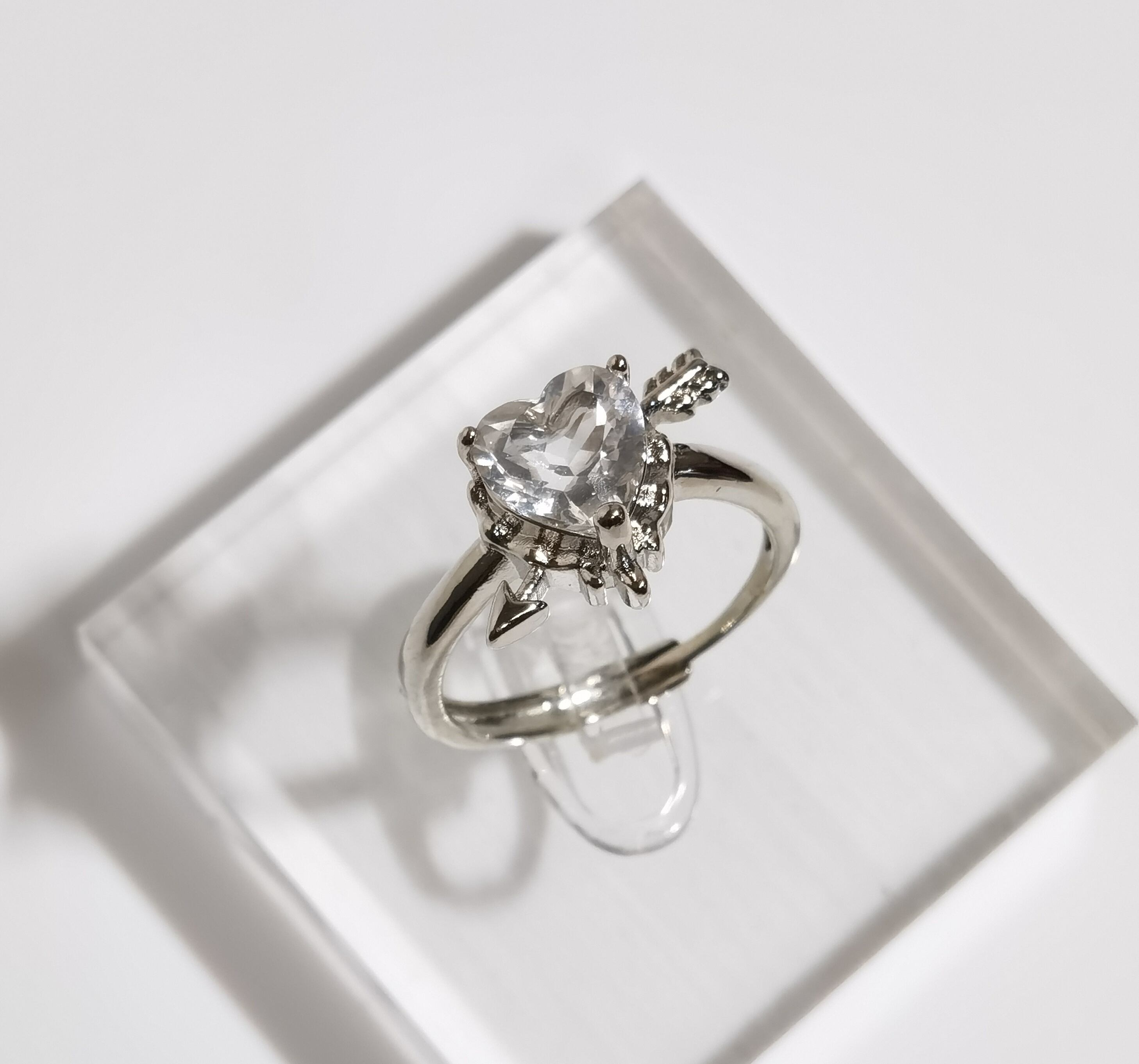 キューピッドの矢が射抜く透明な想い」天然クリア水晶 リング | 天然石