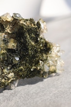 エピドート「森の神秘」Epidote|天然石 原石 鉱物 パワーストーン | EP-H-001