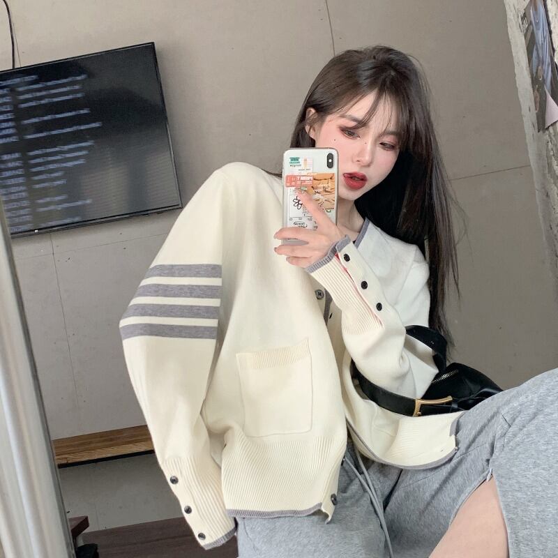 ニットセーター Vネックルーズストライプトップス オータムウィンタースタンダードスタイルカーディガンジャケット レトロ 秋物 冬物 ブラックストロベリース13732227202