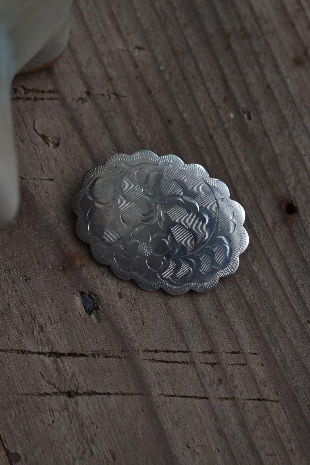 Ari D Norman パンサー ブローチ オニキス×エメラルドアイ エメラルド EMEQHM18RR006｜ハリー・ウィンストン – アイアイイスズ