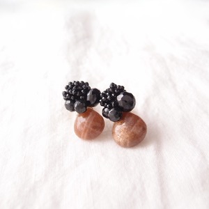 【天然石刺繍/イヤリング】Sunstone × Black Spinel Earrings