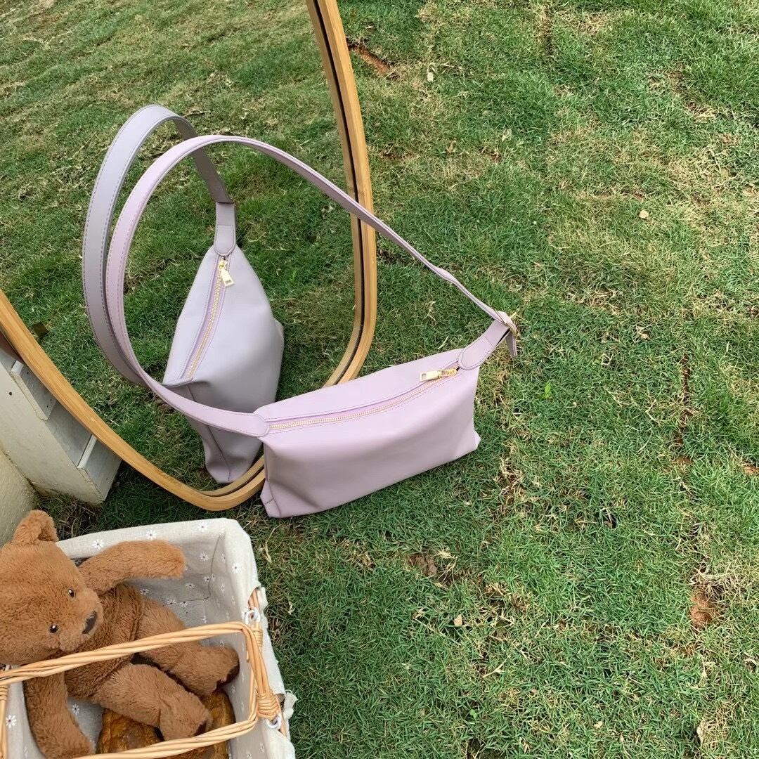 シンプルショルダーバッグ