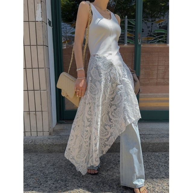 sleeveless dress with lace hem　10920