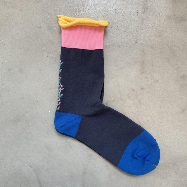 [ STAY GOLD ] Dancing Coral SOCKS / CHARCOAL