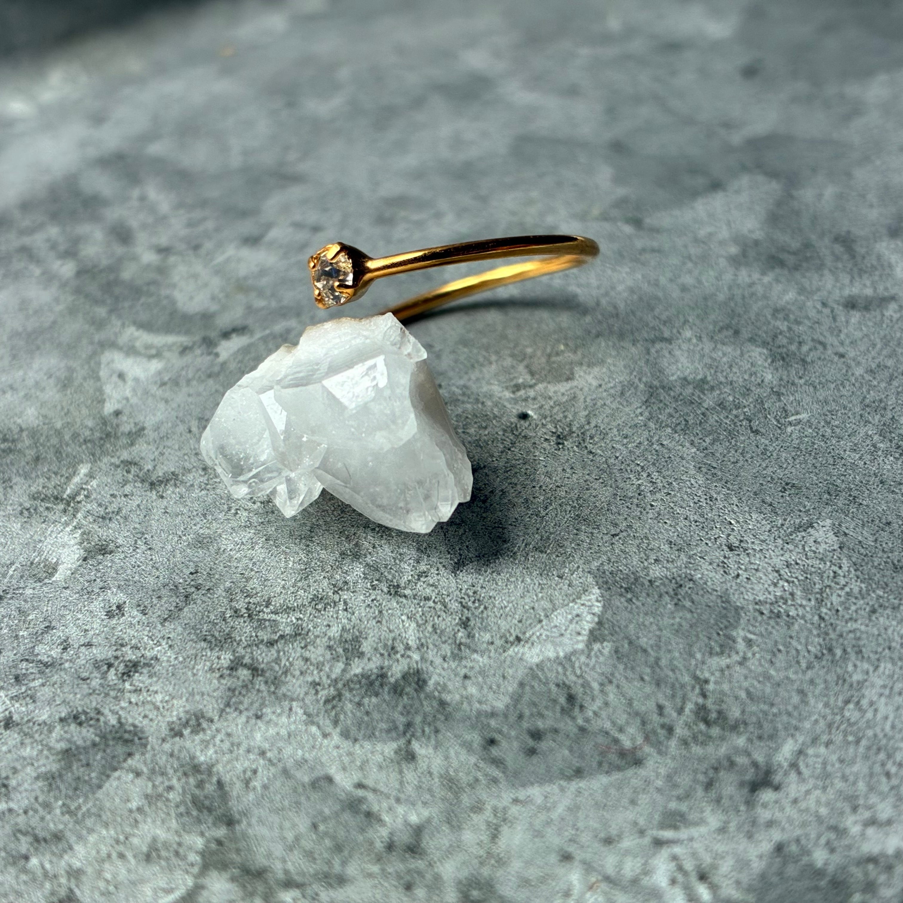 クォーツ (水晶) 鉱物リング 一点もの 指輪 フリーサイズ 原石 天然石