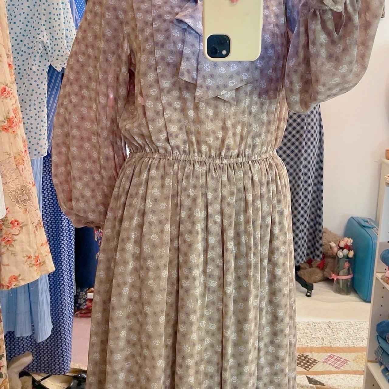 beige flower neck ribbon one-piece
