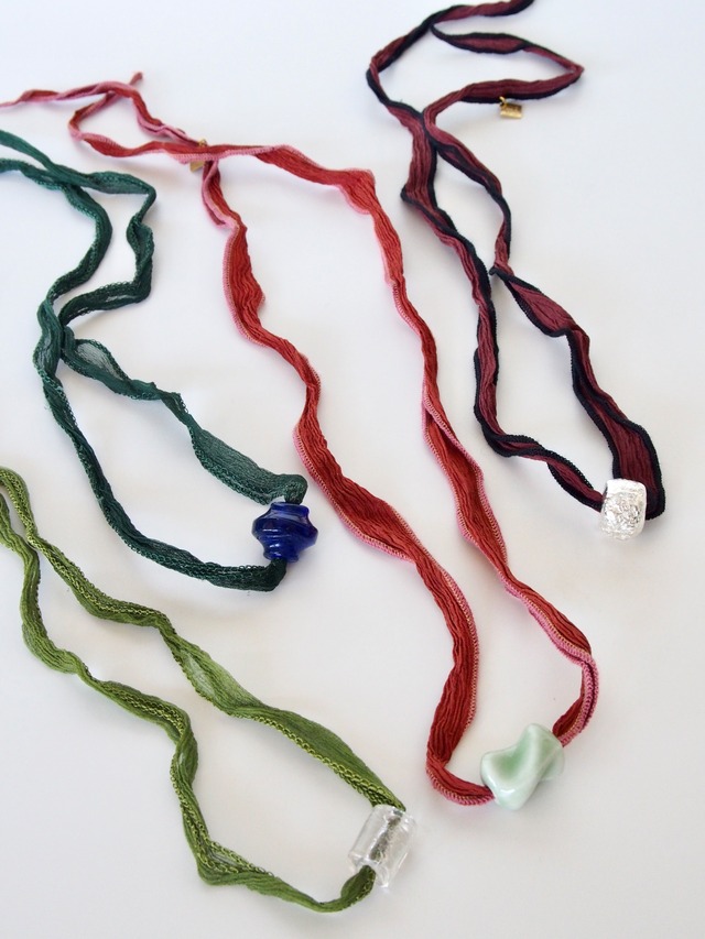 " Pointed beads choker "