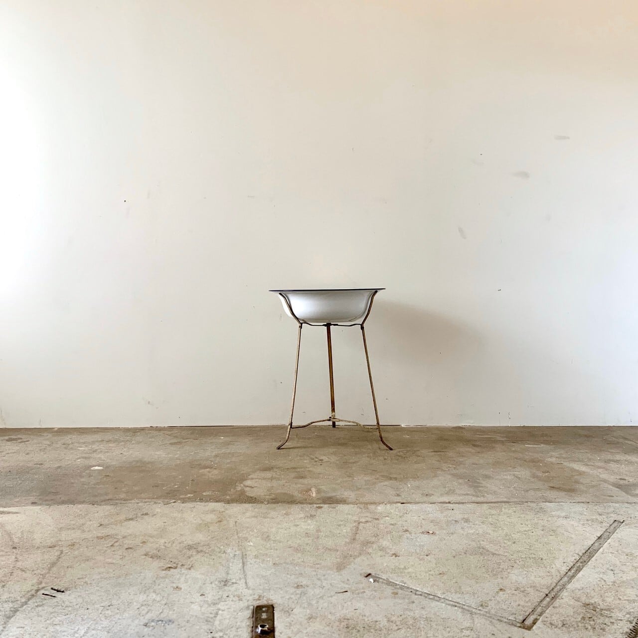 古い洗面器・手洗器