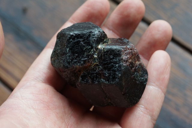 アルマンディン・ガーネット① Almandine Garnet Twin 198g