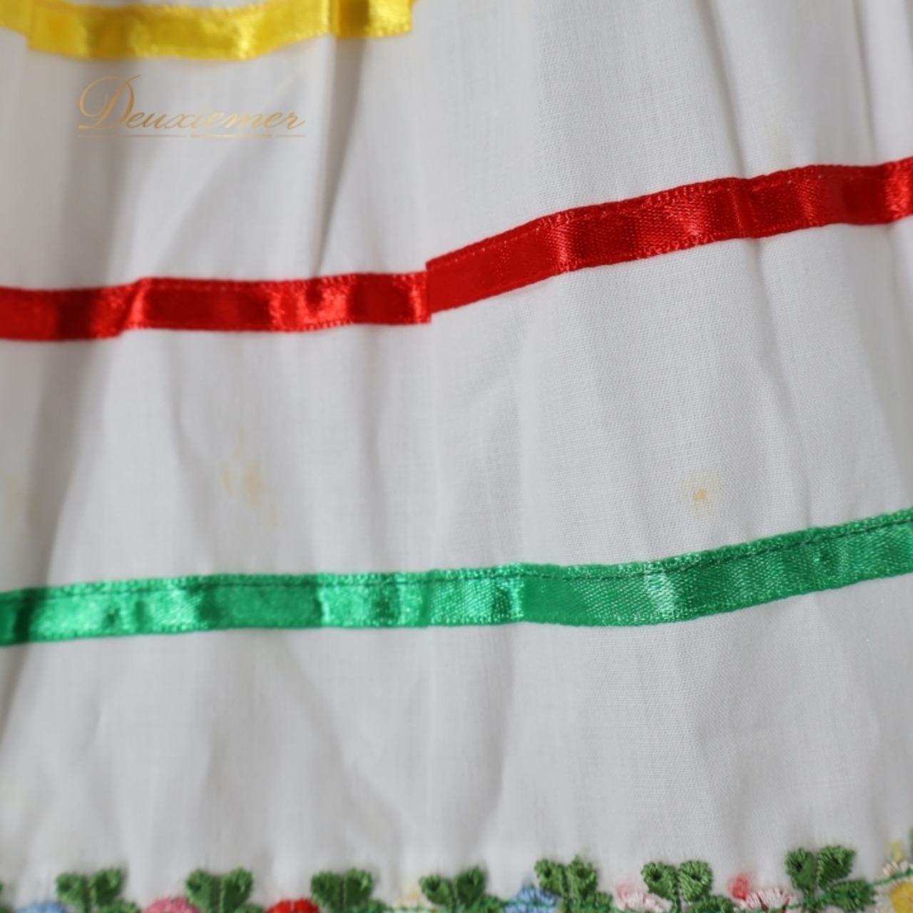 フォークダンス 衣装 スカート ホワイト系 ルイス LOUIS 刺繍 花 白 黄 赤 緑 チロリアン チロルスカート カントリー 明るい 爽やか ダンス衣装 イベント 練習 レッスン イエロー系 レッド系 グリーン系 ピンク系