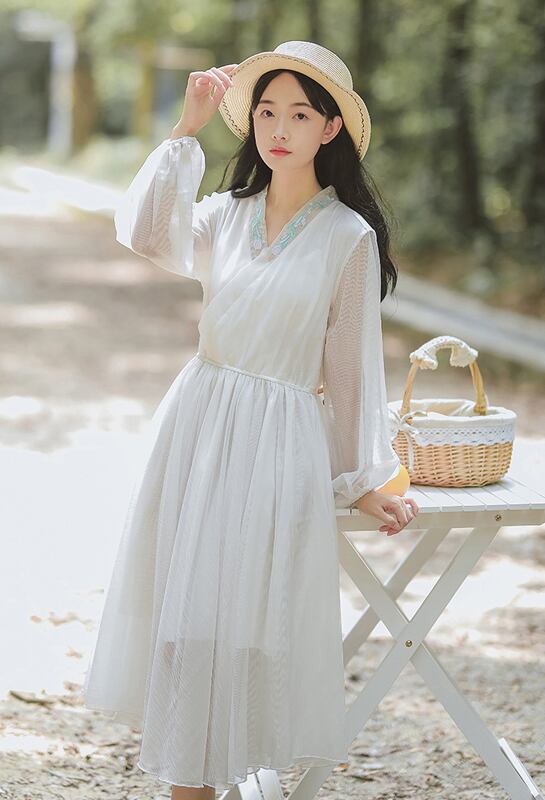チャイナ風ワンピース チュニック ドレス 唐装 漢服 チャイナ風服 レディースファション 民族風 可愛い レトロ Vネック 長袖 ロング丈 S M L シフォン 着痩せ女子会 同窓会 ホワイト 白い 刺繍入り Elegant チャイナ風ワンピース チュニック ドレス 唐装 漢服 チャイナ風服 レディースファション 民族風 可愛い レトロ Vネック 長袖 ロング丈 S M L シフォン 着痩せ女子会 同窓会 ホワイト 白い 刺繍入り Elegant