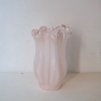 ベビーピンクのひらひら花瓶